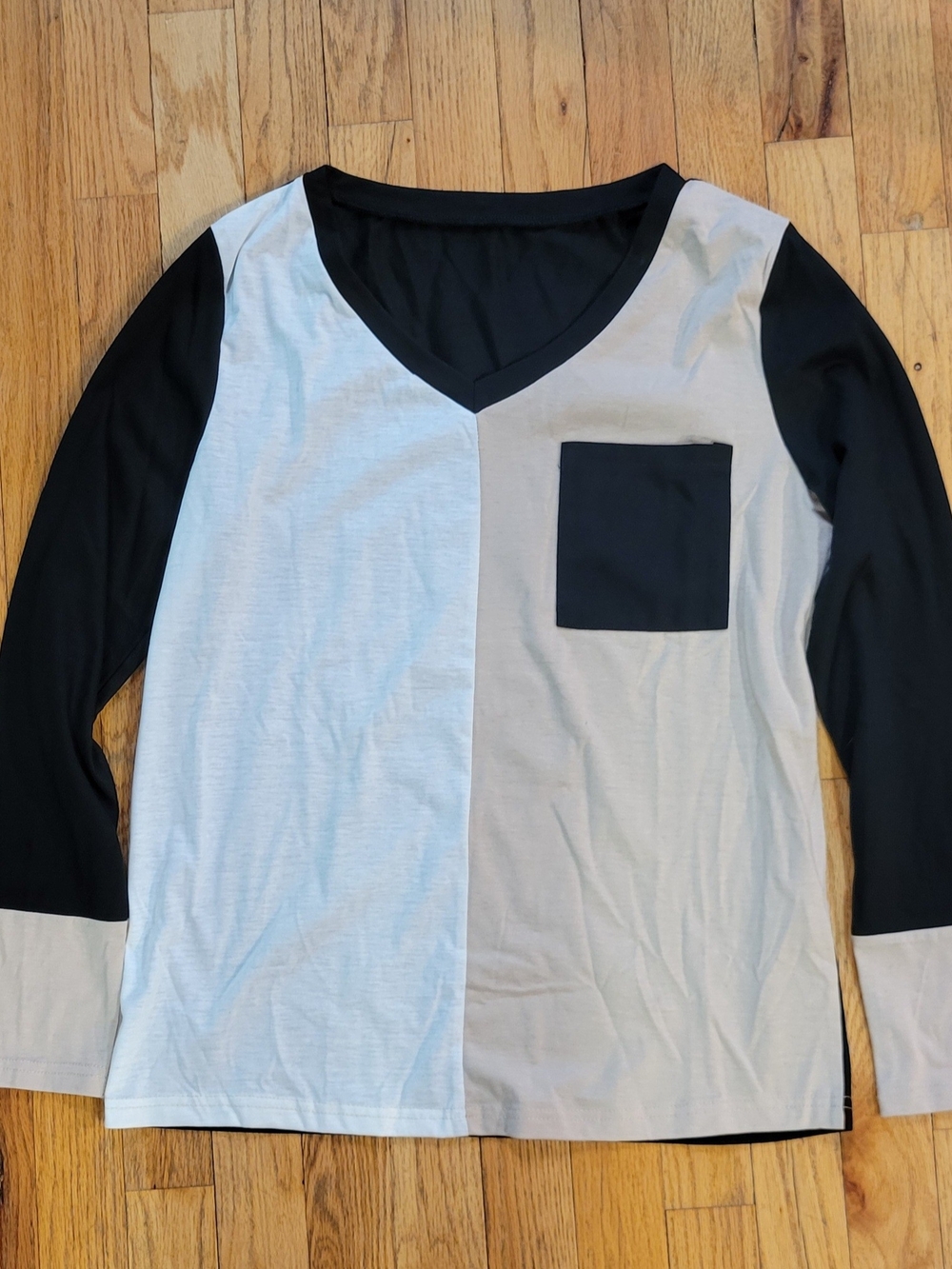 Womenโs Colorblock V-Neck Long Sleeve Top - Black, Gray, Cream